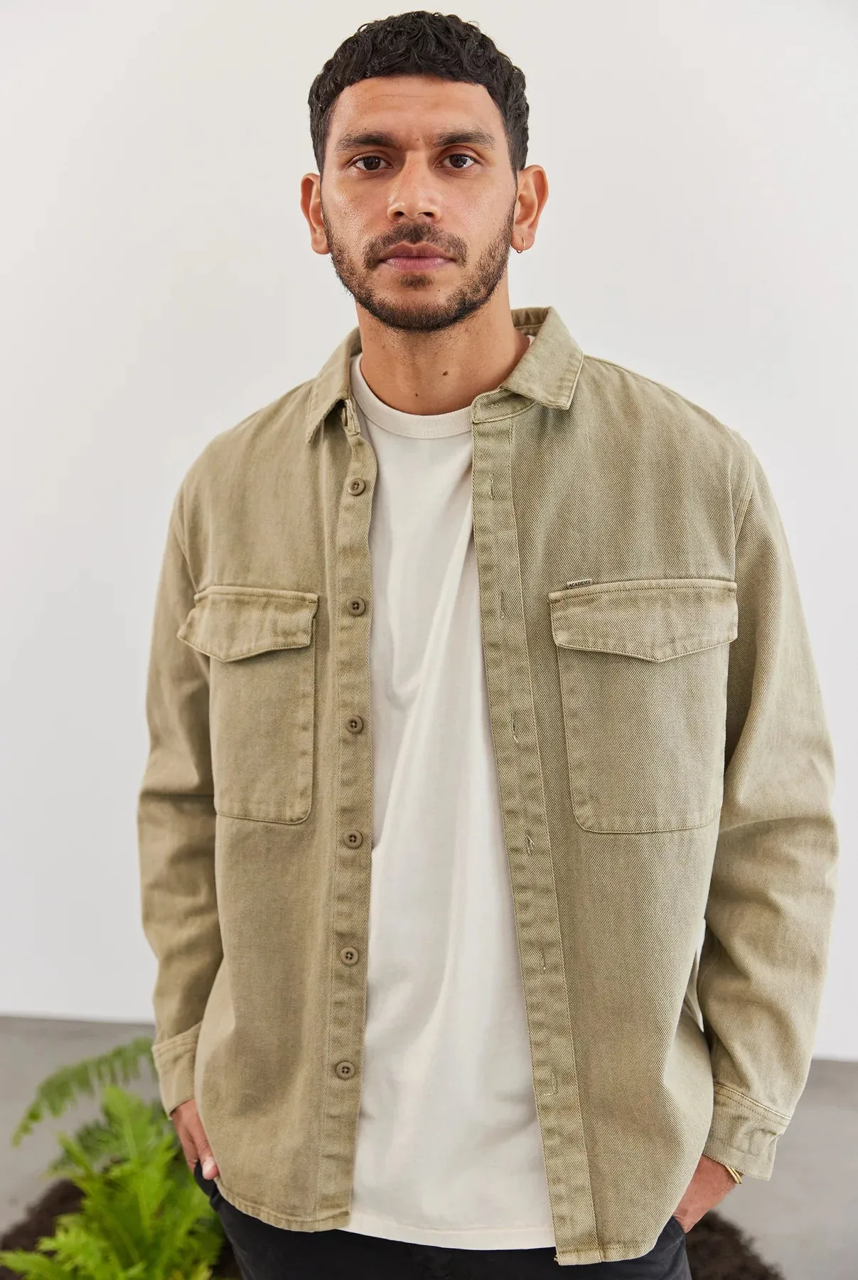 Essential Overshirt in Dune Green